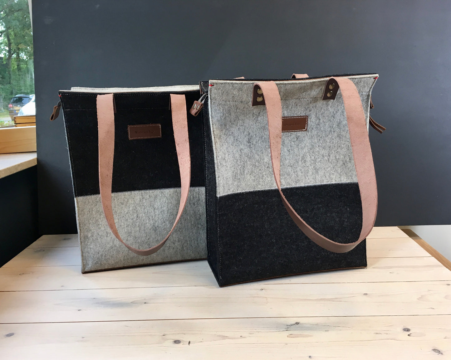 CONTRAST - Shopper XL vilten tas | zwart en grijs | Rits - Westerman Bags vilten tassen en hoezen. Dutch Design.