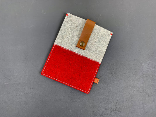 Felt Kobo Aura ereader case in red and grey