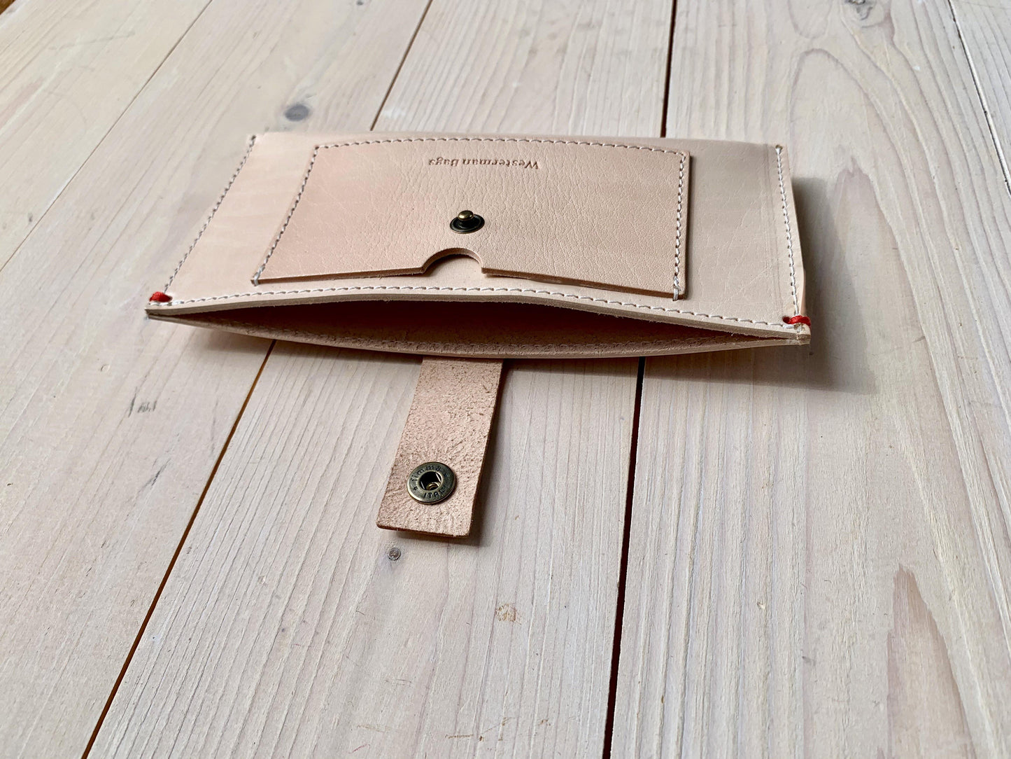 Iphone Wallet Nude Leder - All natural - Westerman Bags vilten tassen en hoezen. Dutch Design.