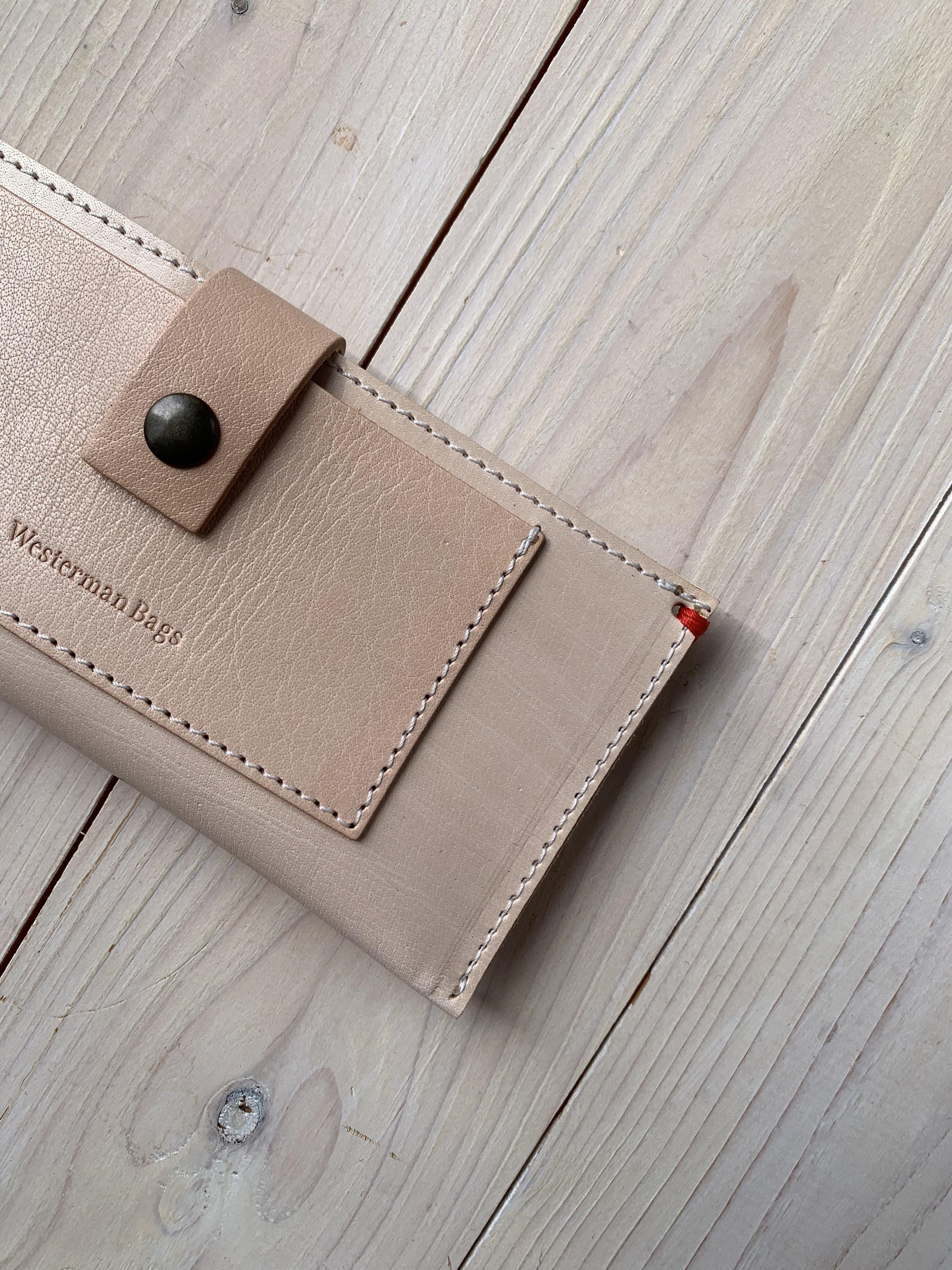 Iphone Wallet Nude Leder - All natural - Westerman Bags vilten tassen en hoezen. Dutch Design.