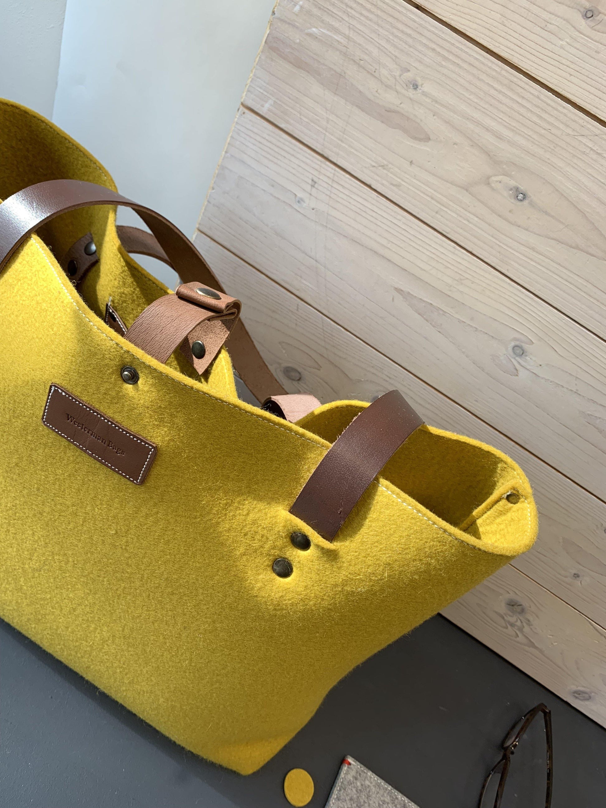 GRIFT XL vilten tas, grijs en geel, met rits | Large felt shopper bag with zipper in yellow and grey - Westerman Bags vilten tassen en hoezen. Dutch Design.