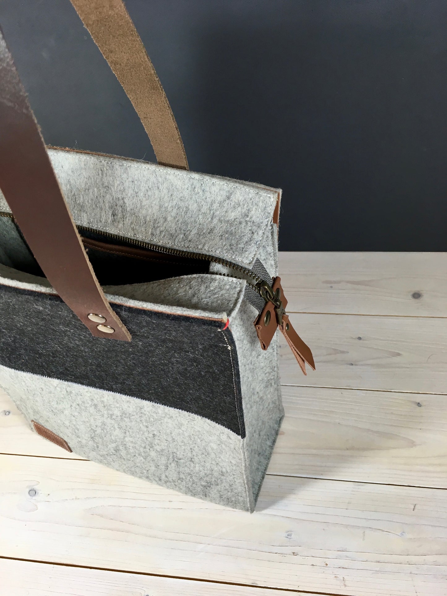 Felt bag with zipper, The Felt Paperbag