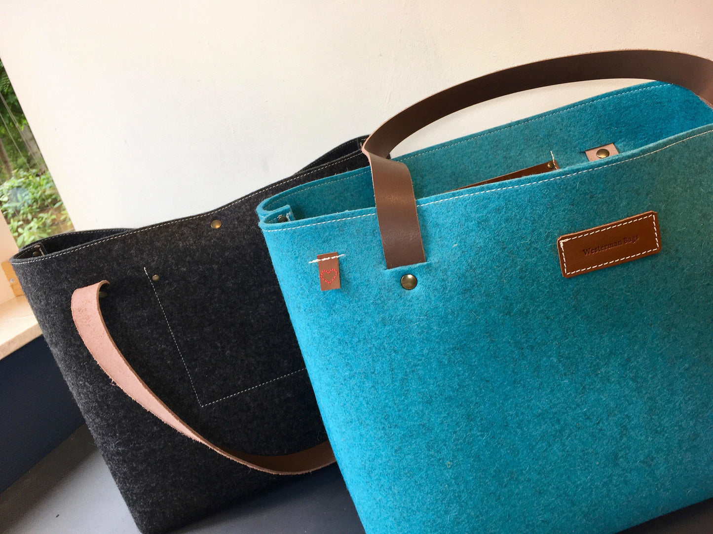 GRIFT XL TAS VILT - in Ocean Blauw - Westerman Bags vilten tassen en hoezen. Dutch Design.