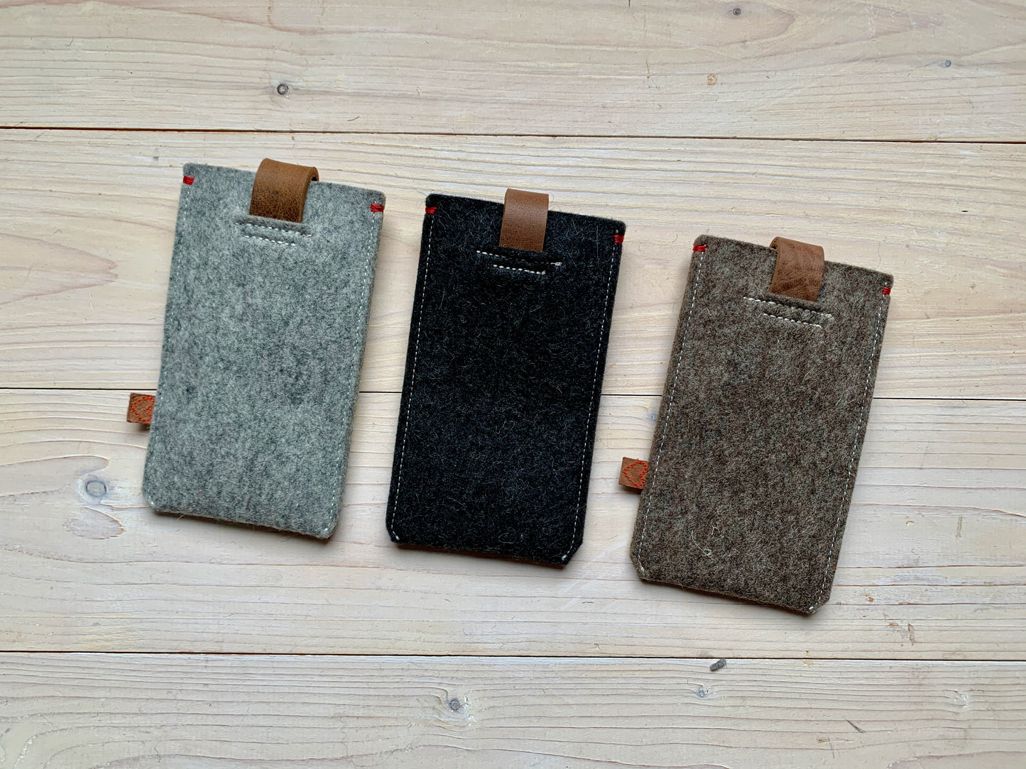IPhone 8 and iPhone SE 2020 Felt covers with leather closure sale