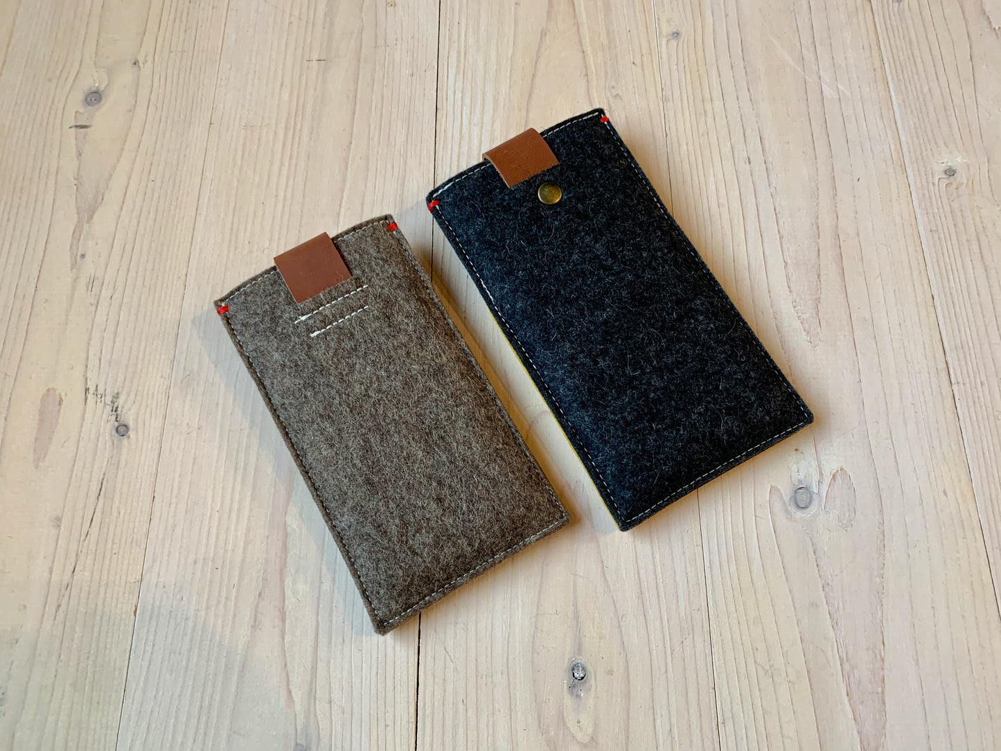 Sale of felt phone cases with extra compartment in contrast color