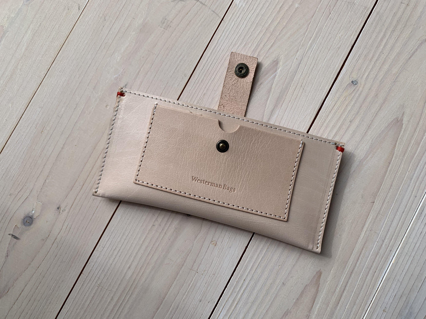 Iphone Wallet Nude Leder - All natural - Westerman Bags vilten tassen en hoezen. Dutch Design.