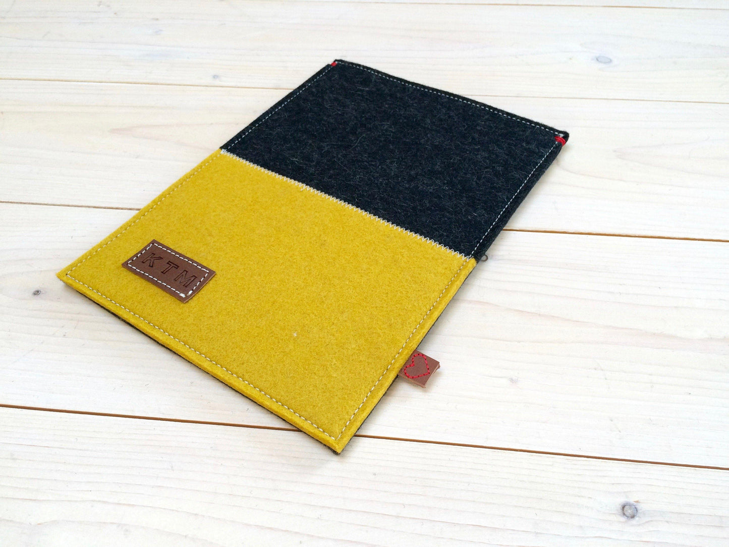 Ipad Hoes met initialen of naam in leder gegraveerd
